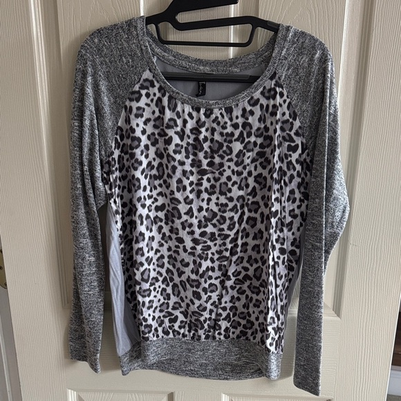 Kut from the Kloth Gray and White Leopard Print Sweater - Picture 6 of 8